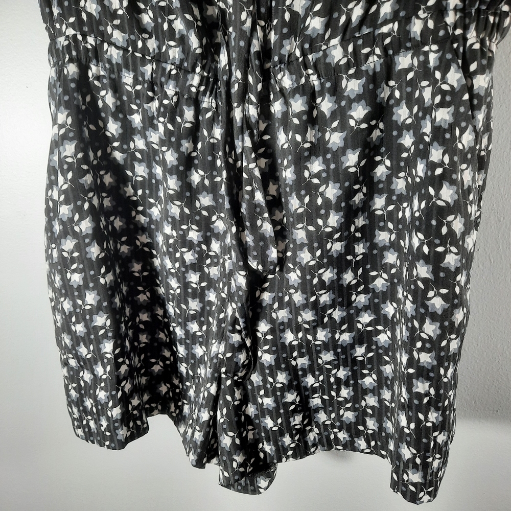LOFT black,  gray & white floral romper Sz SP - Picture 3 of 7